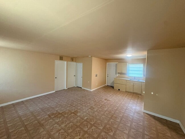 Building Photo - 221/223/225/227 Maria Street