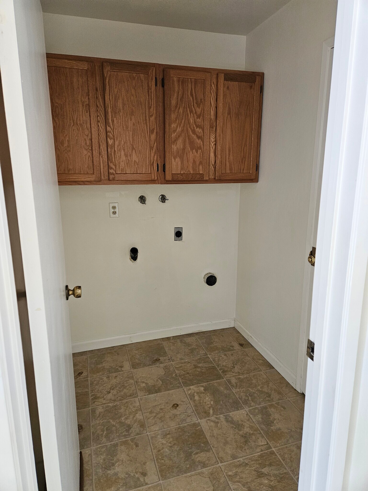 Laundry room - 328 Burning Tree Dr