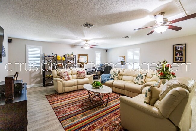 Building Photo - Charming and Immaculate, Updated 5/3 in Winter Garden's Alexander Ridge