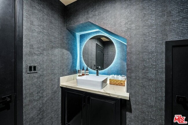 Building Photo - 123 S Clark Dr