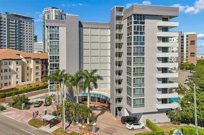 Building Photo - 470 3rd St S