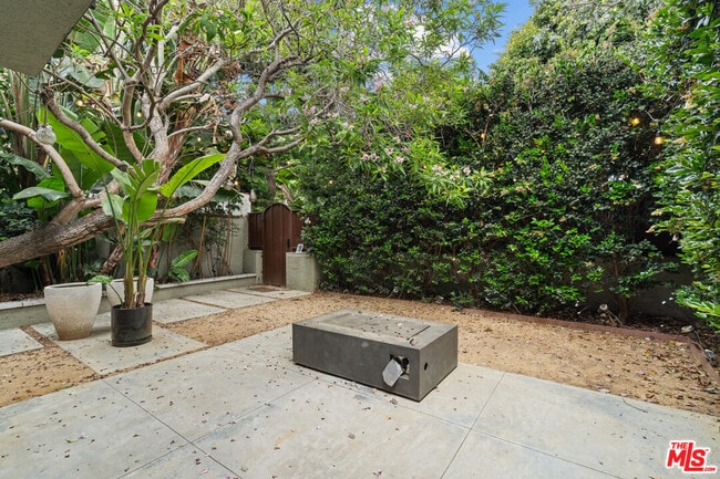 Building Photo - 132 Vista Pl