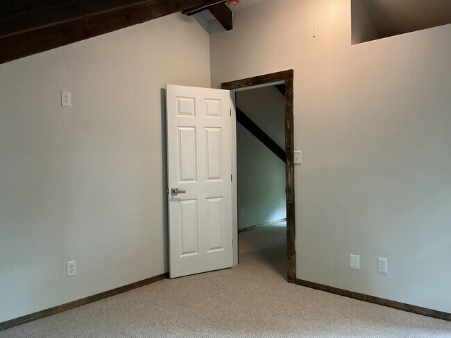 Building Photo - 360 Wood Landing Rd