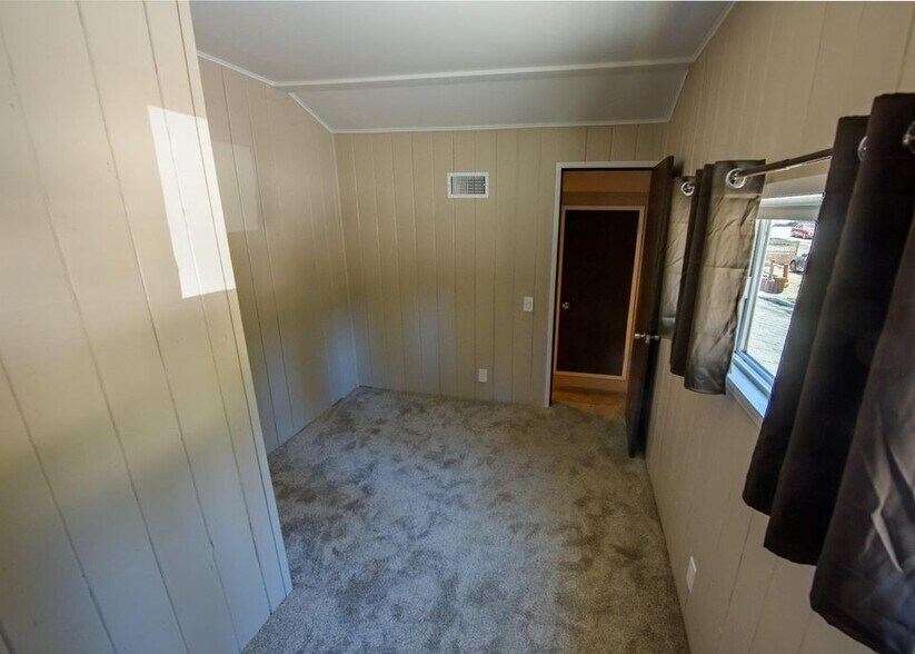 Building Photo - 1097 Club View Dr