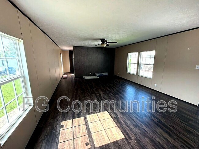 Building Photo - 112 Cloverleaf Ct