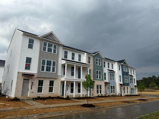 Building Photo - 15336 Oasis Sun Aly