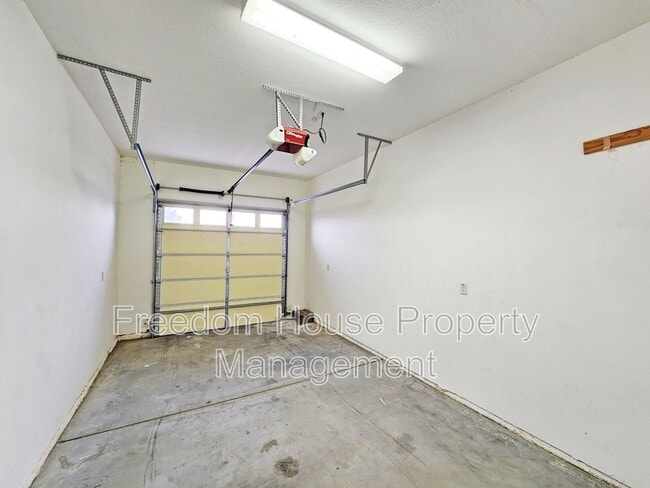 Building Photo - 1421 Star Rd