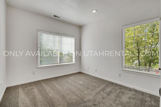 Building Photo - 1028 Canyon Vista Rd