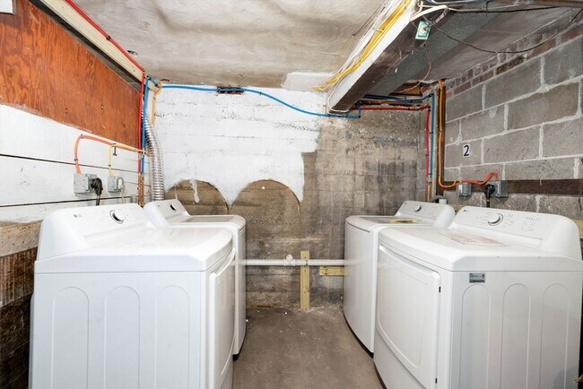 Building Photo - 25 Langley Cir