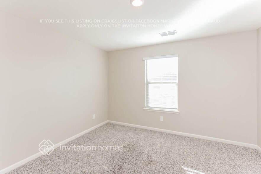 Building Photo - 3021 Chico Dr