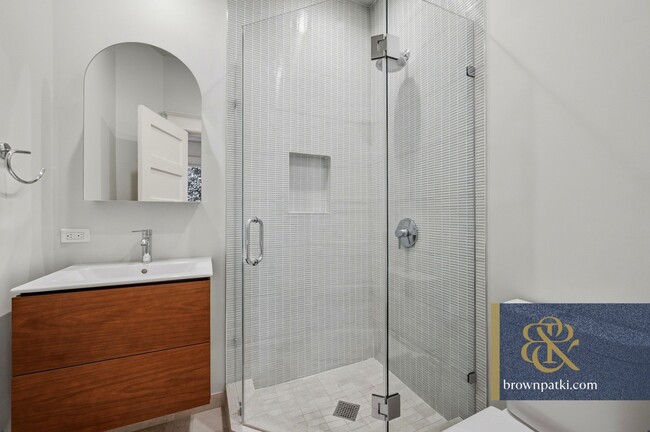 Building Photo - 1056 Cole St