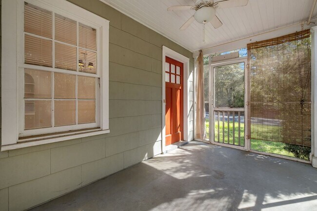 Building Photo - Charming Midtown Apartment