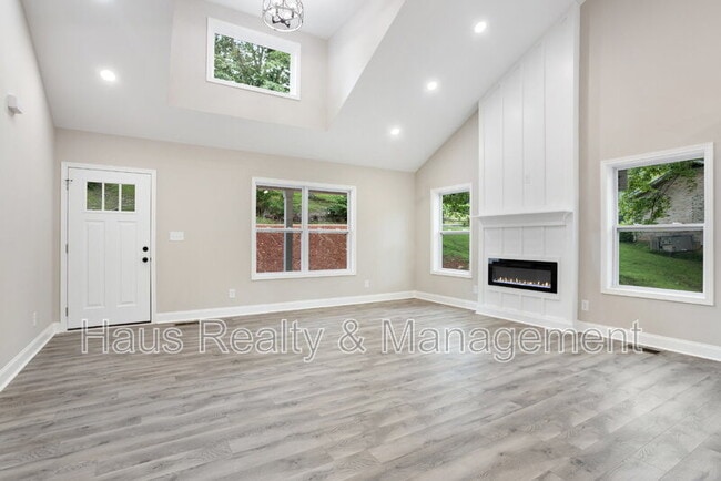 Building Photo - 105 Jay Cir