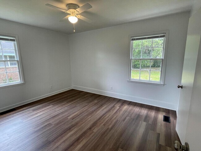 Building Photo - 403 Sheffield Dr