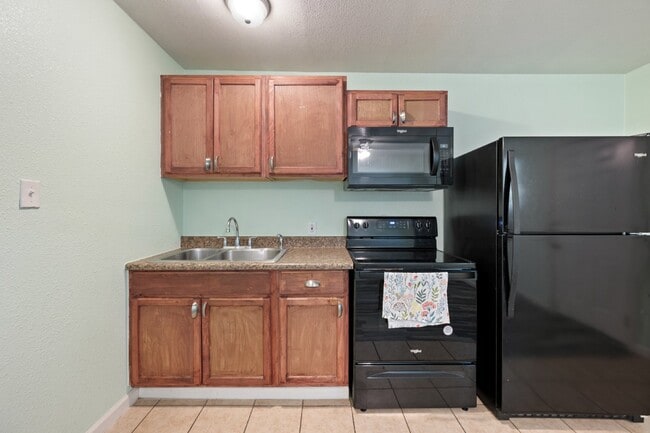 Building Photo - ALL BILLS PAID spacious 1-1