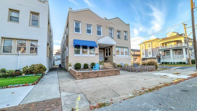 Building Photo - 1102 Wesley Ave