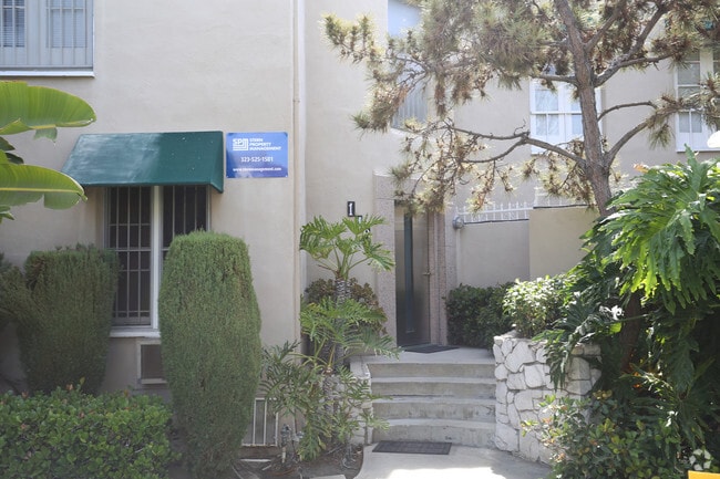 Building Photo - 140 S Elm Dr