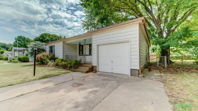 Building Photo - 56 E 52nd St