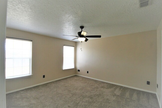 Building Photo - 105 Limestone