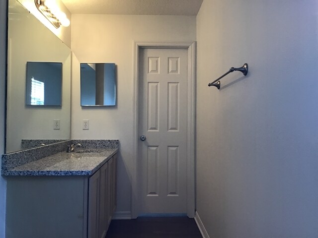 Building Photo - 14616 Old Forest Ct