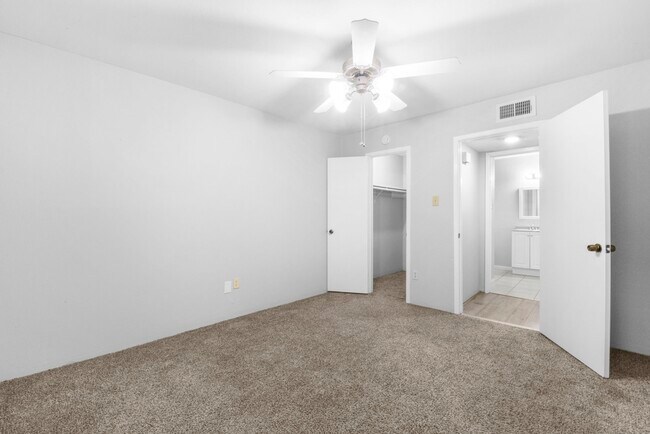 Building Photo - 2100 Wilcrest Dr