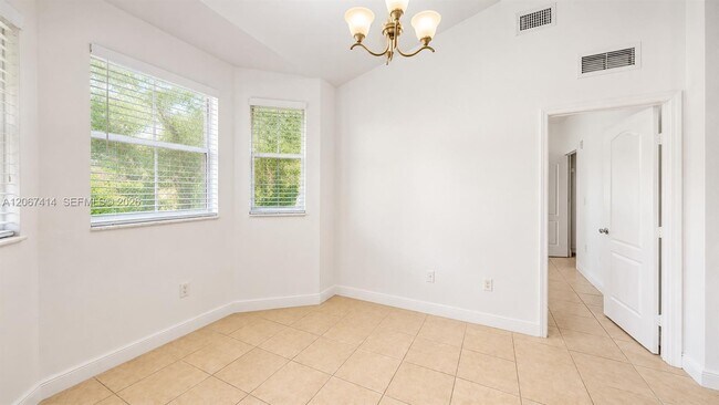 Building Photo - 1652 SE 28th St