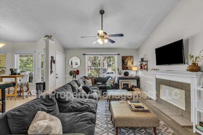 Building Photo - 7317 Leghorn St