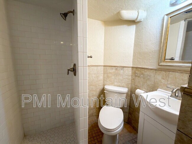 Building Photo - 282 E 650 N