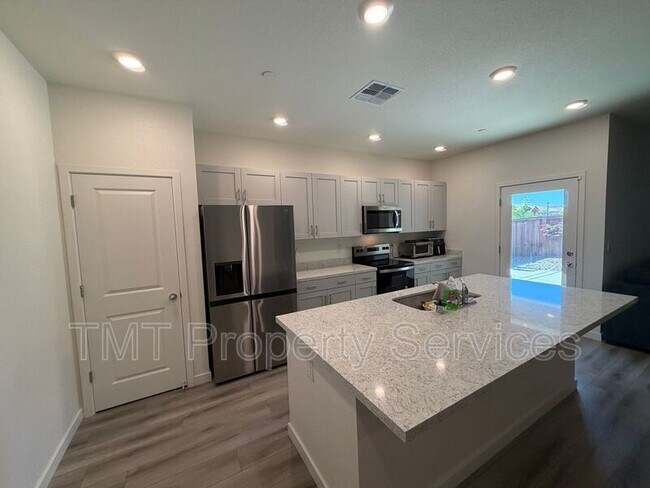 Building Photo - 1705 Orchid Ave