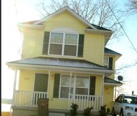 Building Photo - 2-Bedroom Lakefront Duplex with Balcony, Private Backyard & In-Unit Laundry