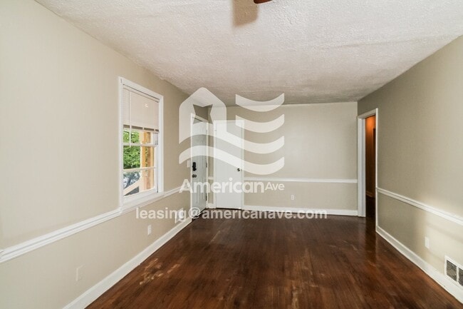 Building Photo - 3900 Oakmont Dr