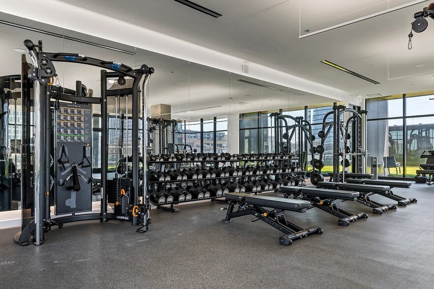 Building Photo - 245 N Elizabeth St