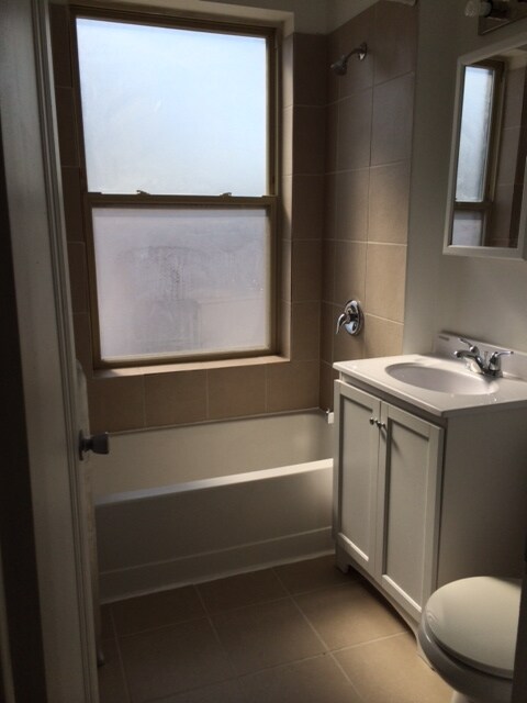 Bathroom - South Chicago Apartments