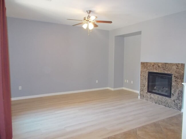 Building Photo - Stylish Summerlin Townhome with Private Co...
