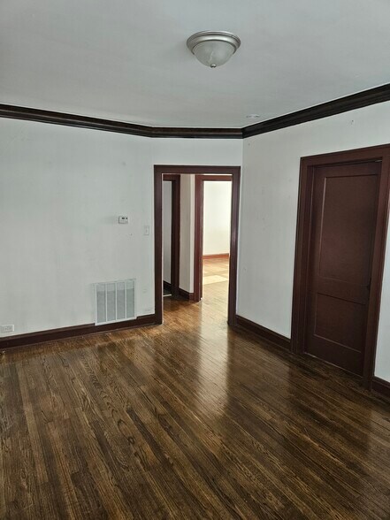 Building Photo - 1745 W 89th St