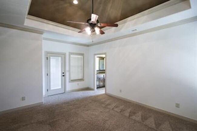 Building Photo - Gorgeous 4-Bedroom Home Ready to move in ASAP.