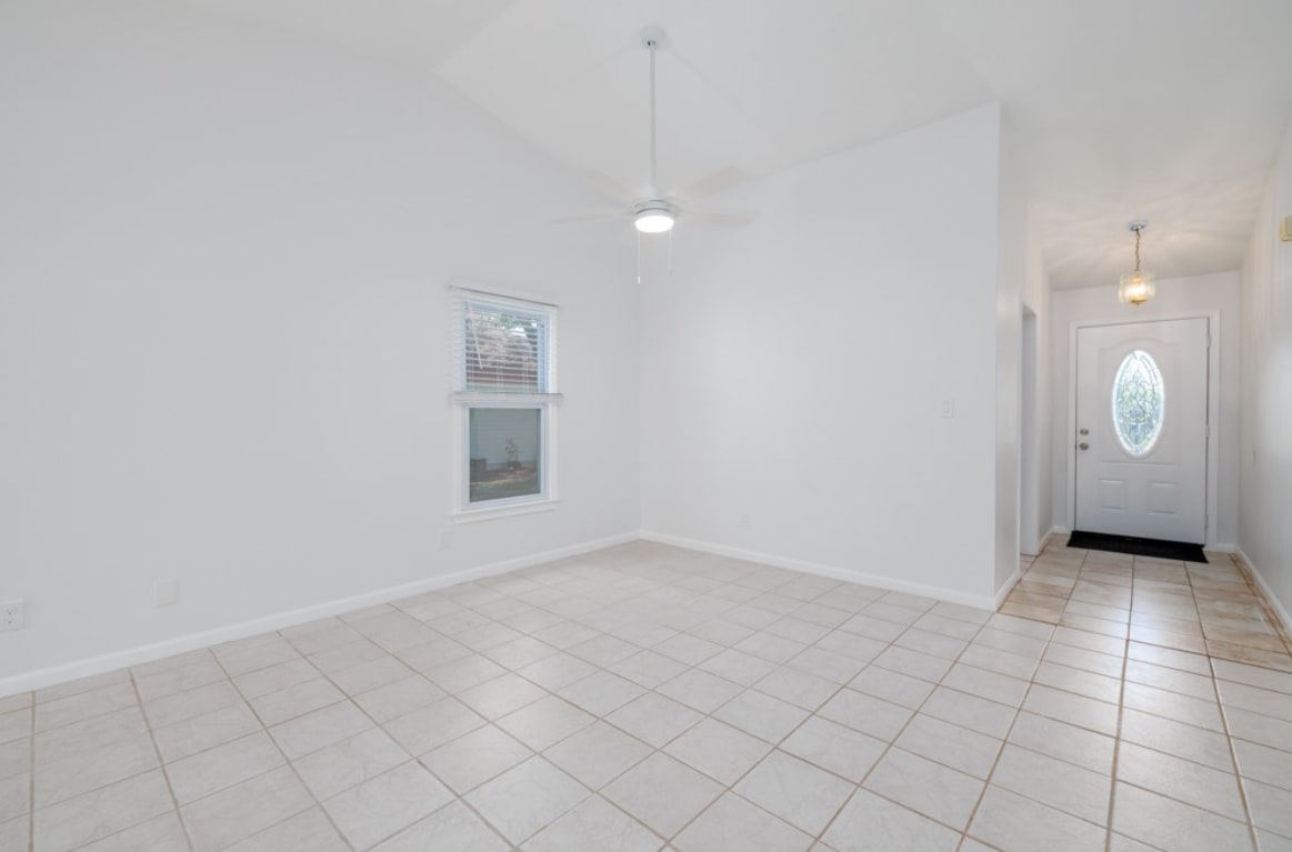 Building Photo - 1705 Maryus Ct