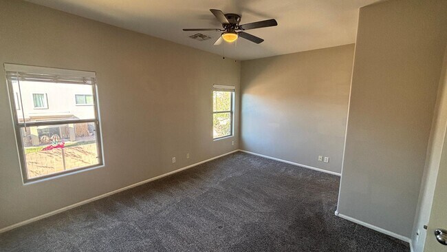 Building Photo - 44424 W Knauss Dr