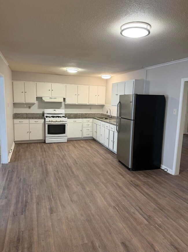 Building Photo - 505 S Main Ext