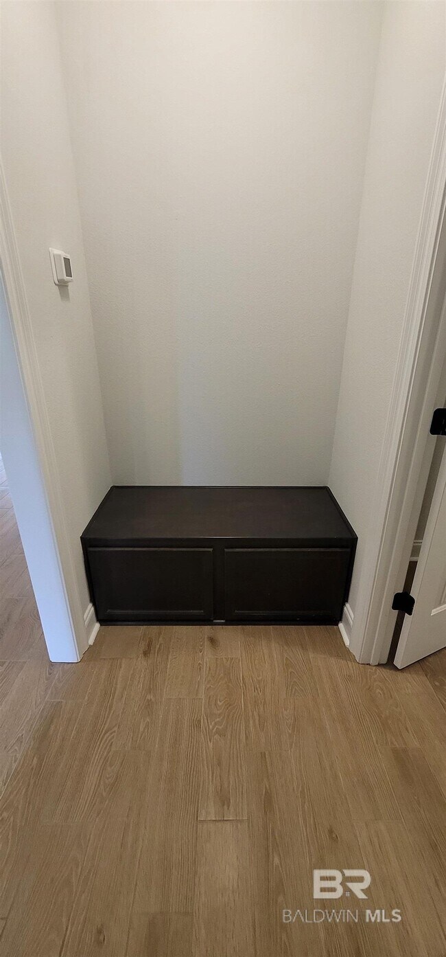 Building Photo - 6850 Summerset Dr