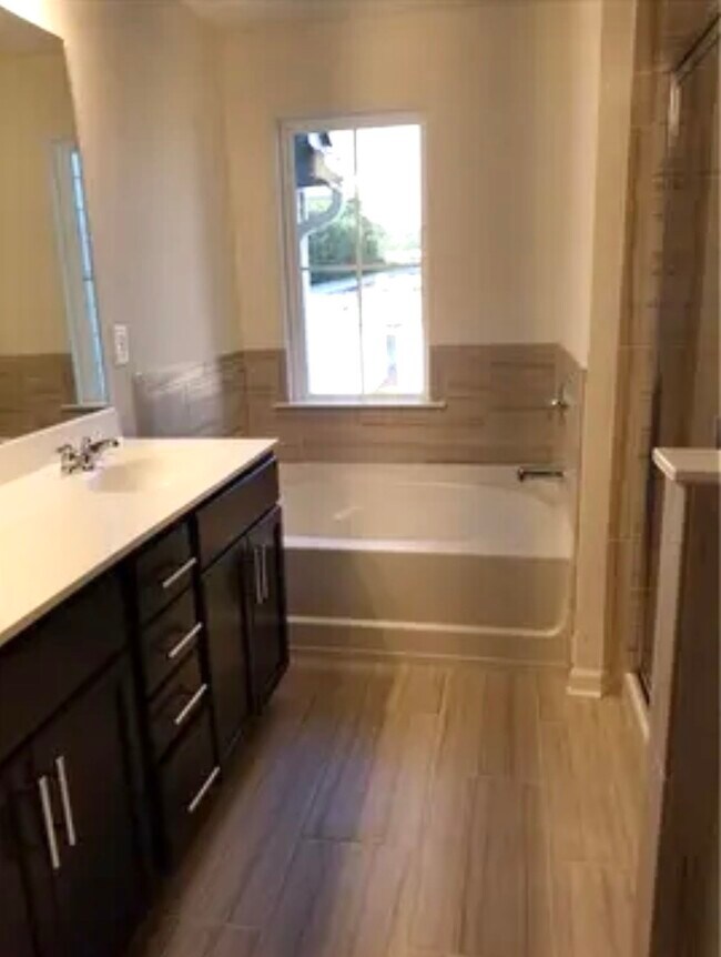 Building Photo - 2705 Kemp Ct