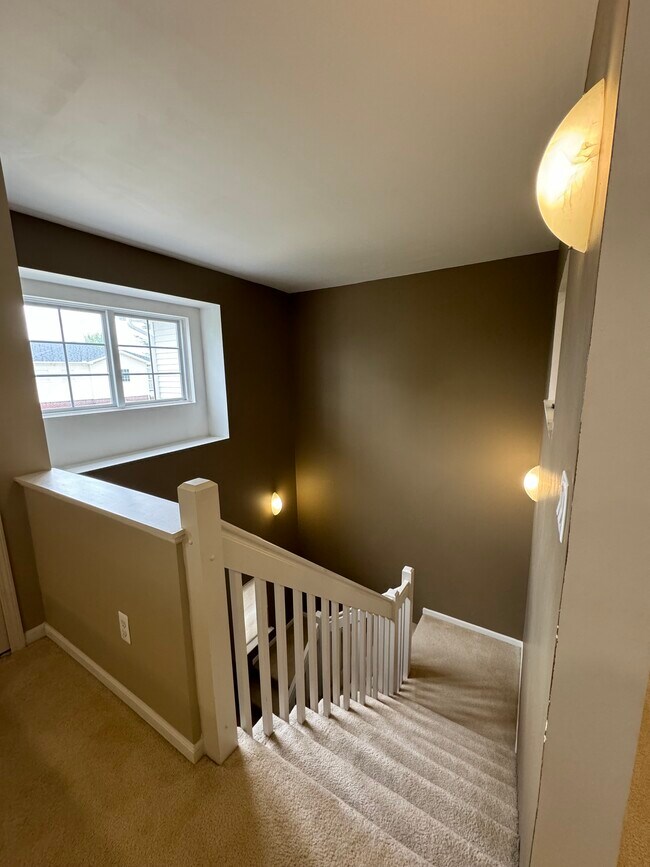 Building Photo - 5259 Twin Oaks Dr