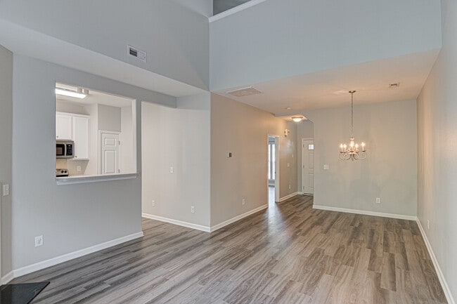 Building Photo - 5972 Hollow Wood Ct