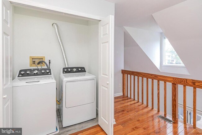 Building Photo - 7 Exeter Ct