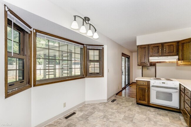 Building Photo - 3 br, 3 bath House - 1306 N Brookfield Ln