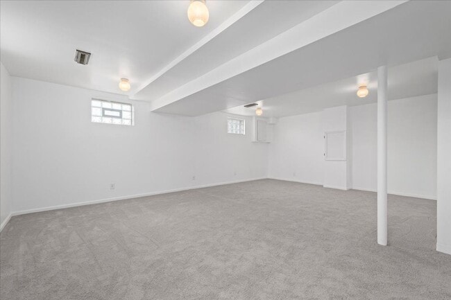 Building Photo - 1303 Cloverdale St