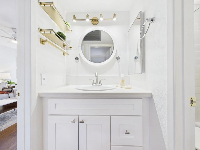 Building Photo - APT 121