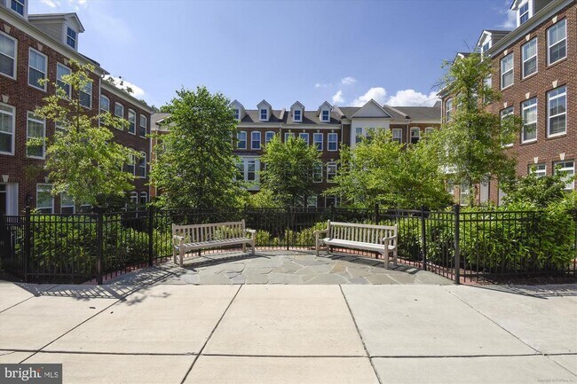 Building Photo - 3028 Rittenhouse Cir