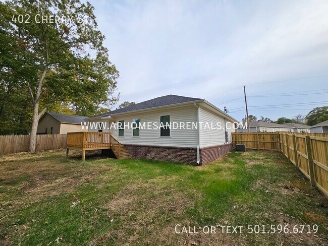 Building Photo - 402 Cherry St | $1495 | 3 beds, 2 full baths