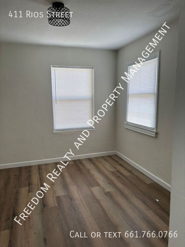Building Photo - 411 Rios St